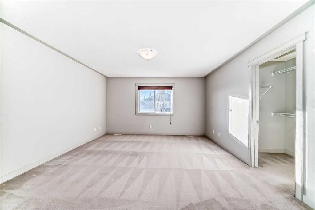 1156 Sherwood Boulevard Nw, Calgary, AB - Indoor Photo Showing Other Room