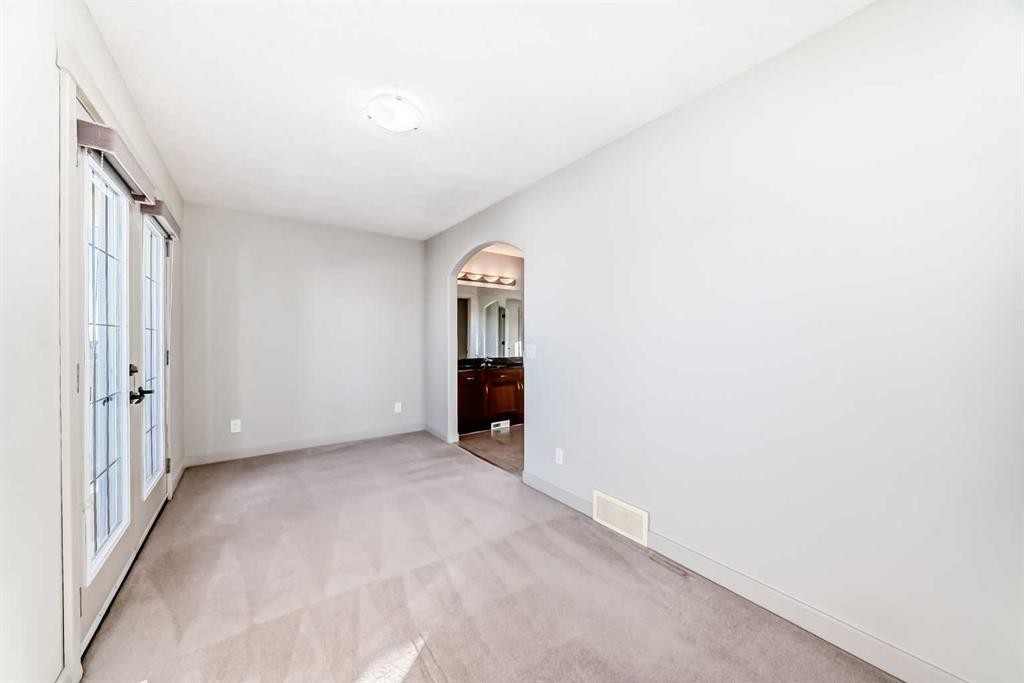 1156 Sherwood Boulevard Nw, Calgary, AB - Indoor Photo Showing Other Room