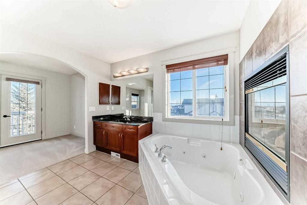 1156 Sherwood Boulevard Nw, Calgary, AB - Indoor