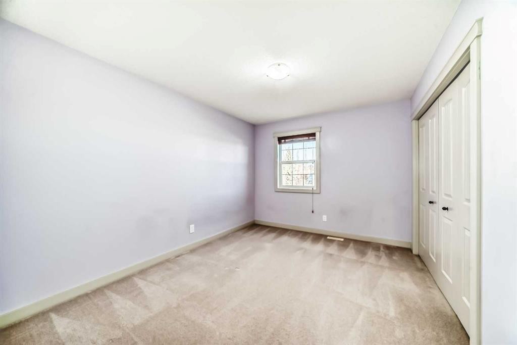 1156 Sherwood Boulevard Nw, Calgary, AB - Indoor Photo Showing Other Room