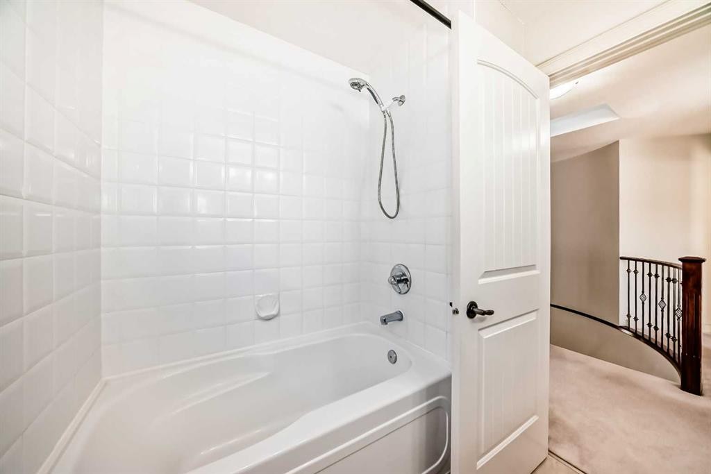 1156 Sherwood Boulevard Nw, Calgary, AB - Indoor Photo Showing Bathroom