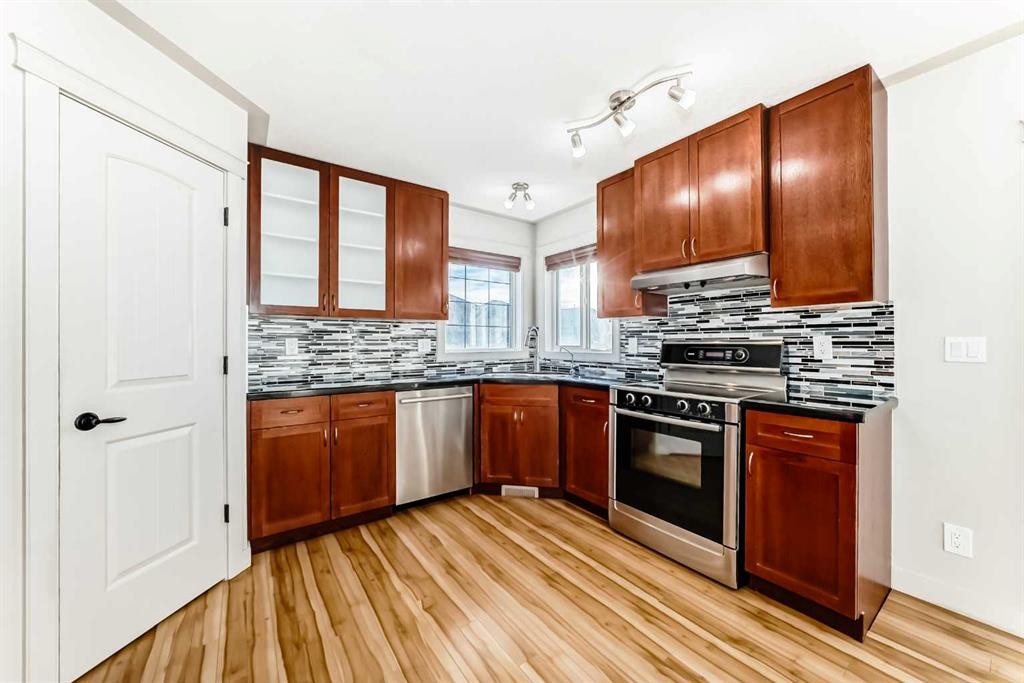 1156 Sherwood Boulevard Nw, Calgary, AB - Indoor Photo Showing Kitchen With Double Sink