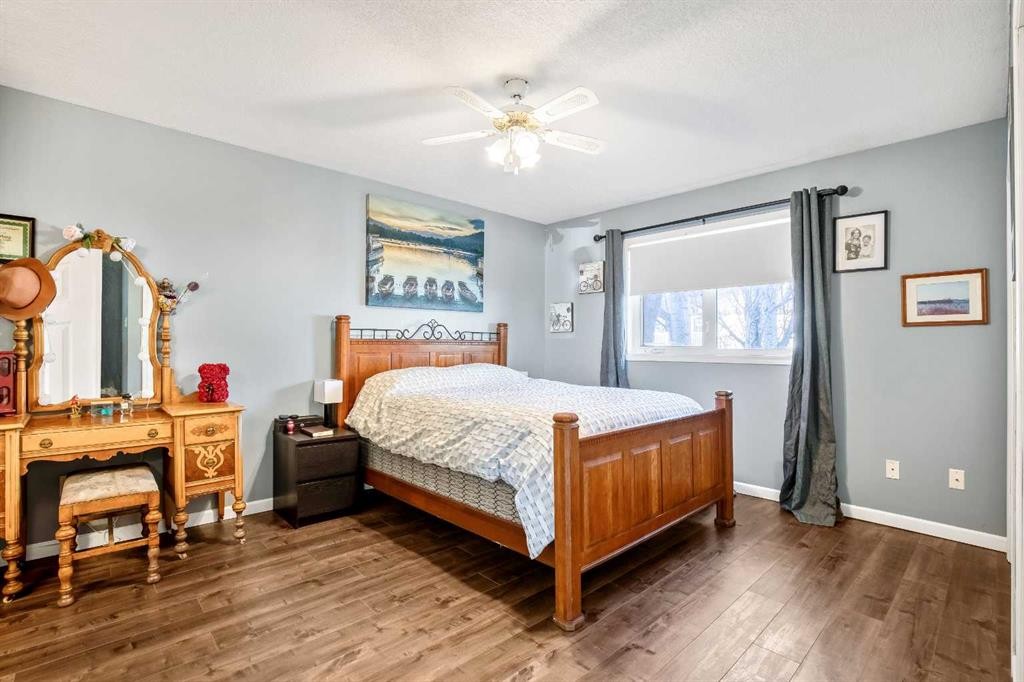 830 Westmount Drive, Strathmore, AB - Indoor Photo Showing Bedroom
