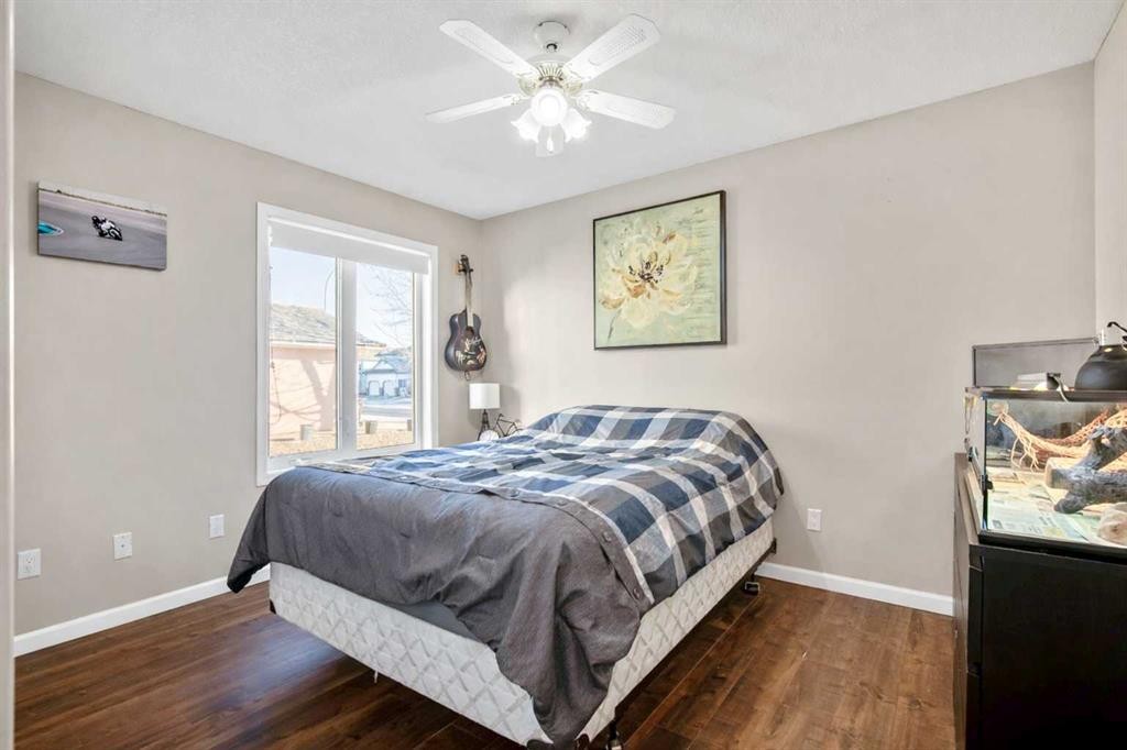 830 Westmount Drive, Strathmore, AB - Indoor Photo Showing Bedroom