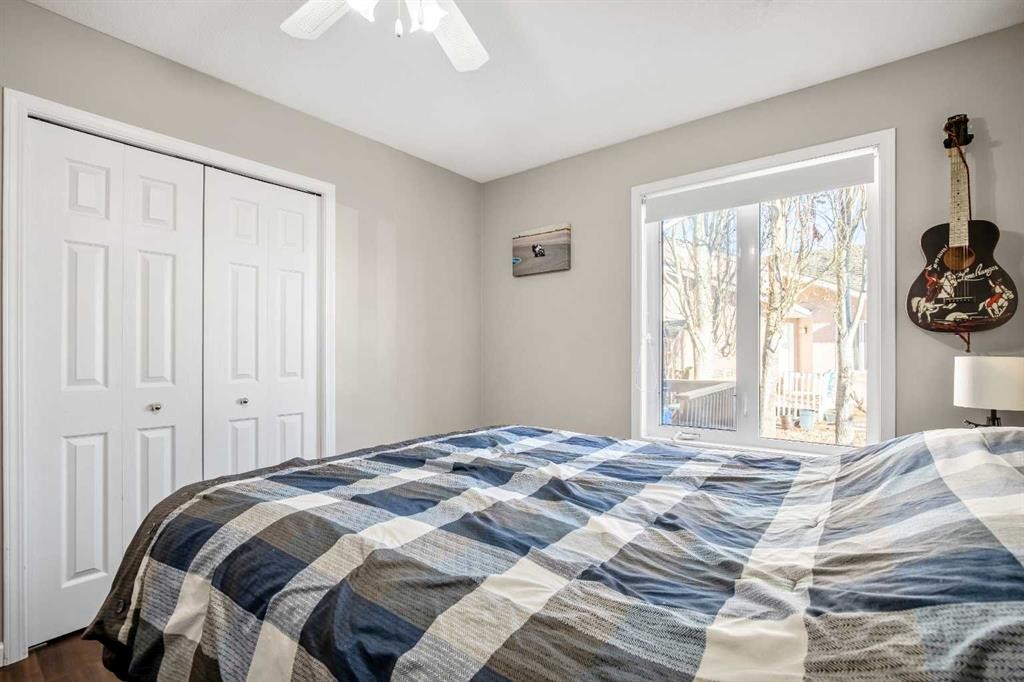 830 Westmount Drive, Strathmore, AB - Indoor Photo Showing Bedroom