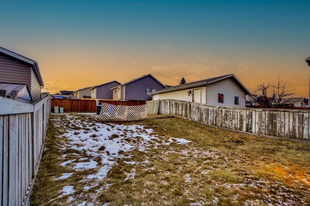 96 Covington Road Ne, Calgary, AB - Outdoor