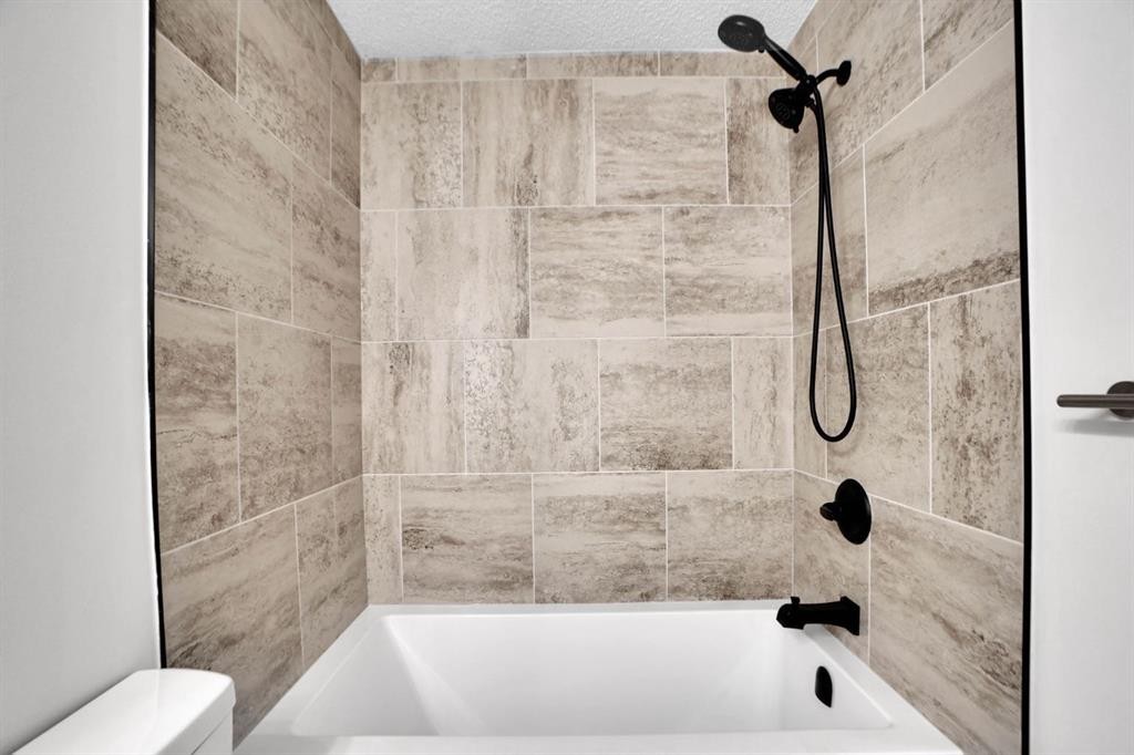 96 Covington Road Ne, Calgary, AB - Indoor Photo Showing Bathroom