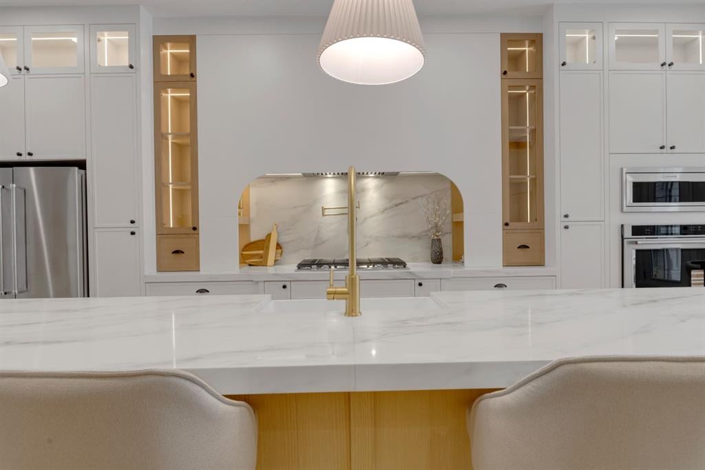 2518 20 Street Sw, Calgary, AB - Indoor Photo Showing Kitchen