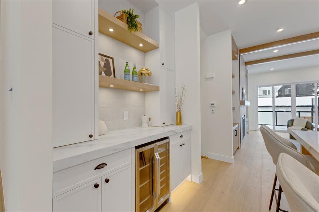 2518 20 Street Sw, Calgary, AB - Indoor Photo Showing Other Room