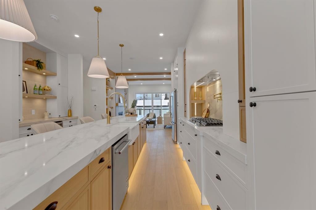 2518 20 Street Sw, Calgary, AB - Indoor Photo Showing Kitchen