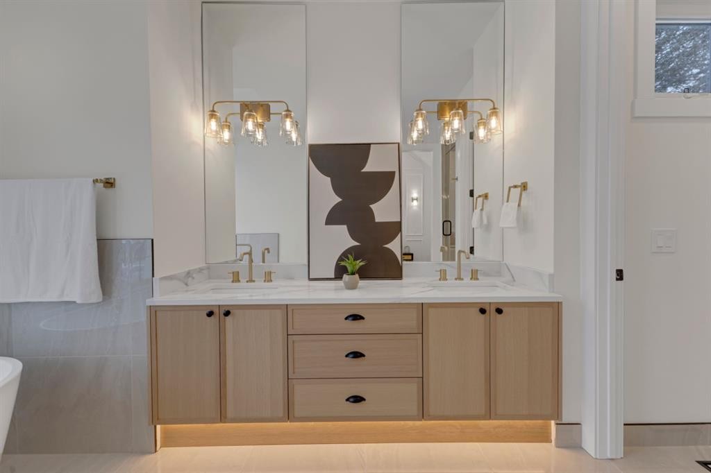 2518 20 Street Sw, Calgary, AB - Indoor Photo Showing Bathroom