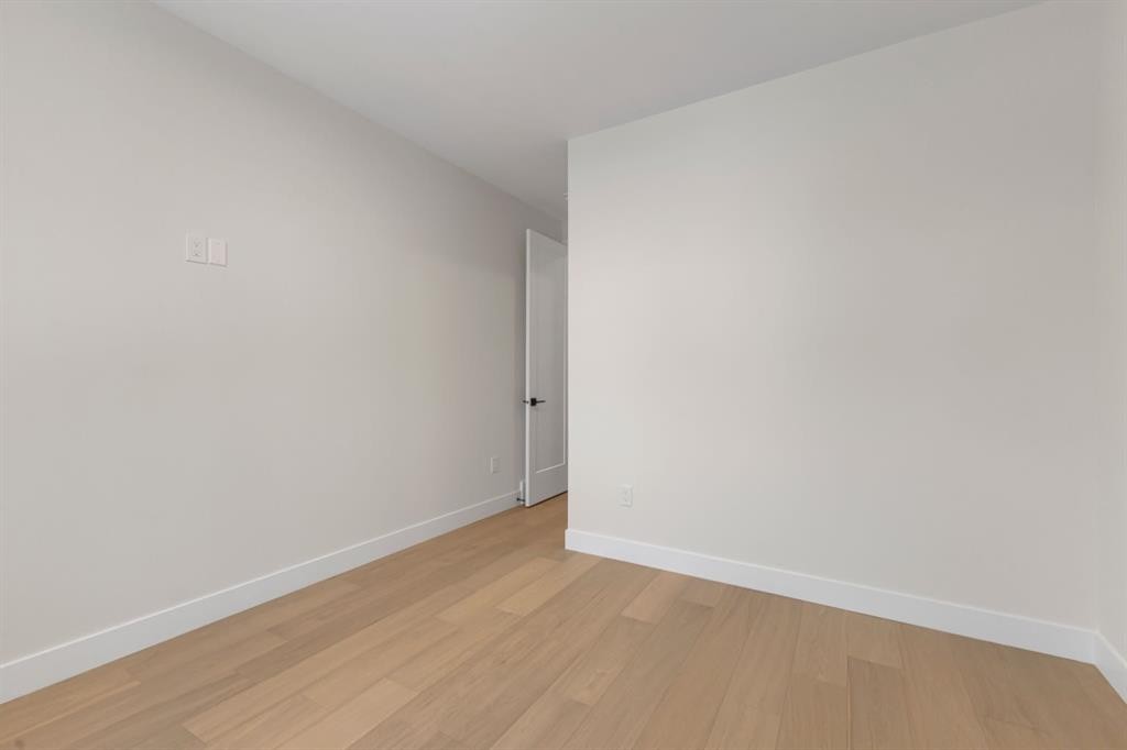 2518 20 Street Sw, Calgary, AB - Indoor Photo Showing Other Room