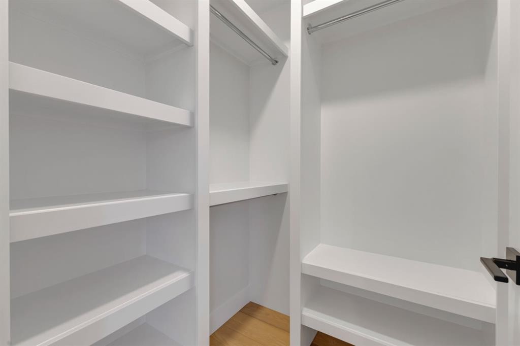 2518 20 Street Sw, Calgary, AB - Indoor With Storage