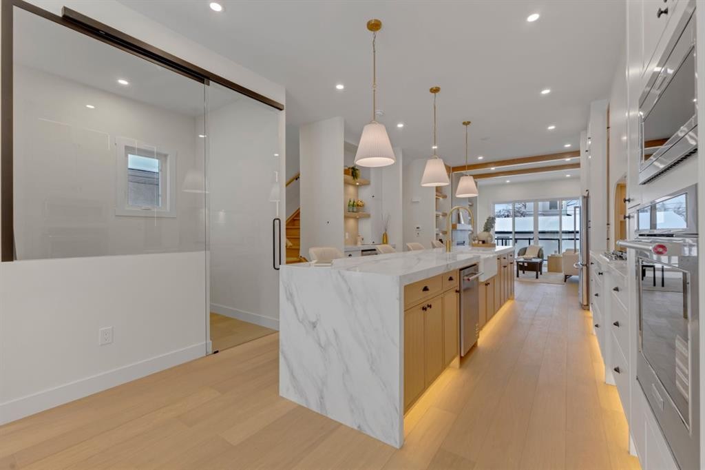 2518 20 Street Sw, Calgary, AB - Indoor Photo Showing Kitchen With Upgraded Kitchen