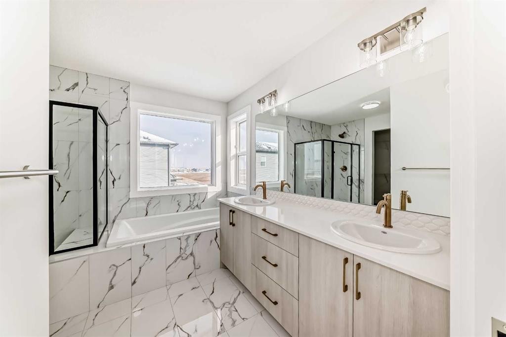 100 Corner Glen Manor Ne, Calgary, AB - Indoor Photo Showing Bathroom