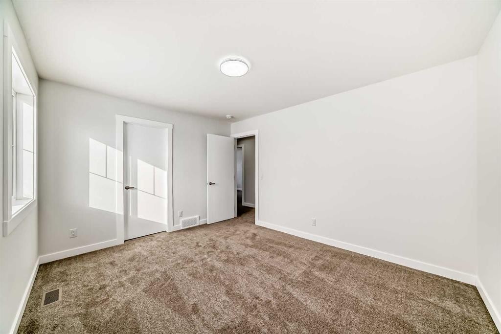 100 Corner Glen Manor Ne, Calgary, AB - Indoor Photo Showing Other Room
