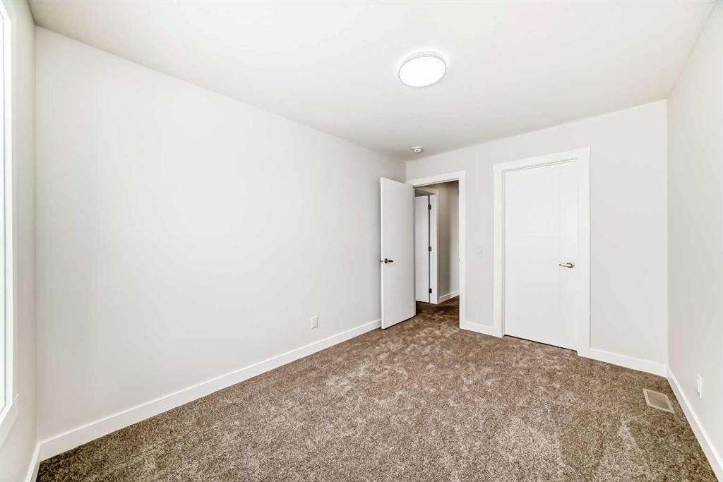 100 Corner Glen Manor Ne, Calgary, AB - Indoor Photo Showing Other Room