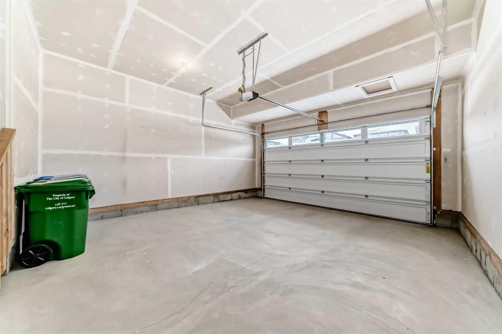 100 Corner Glen Manor Ne, Calgary, AB - Indoor Photo Showing Garage