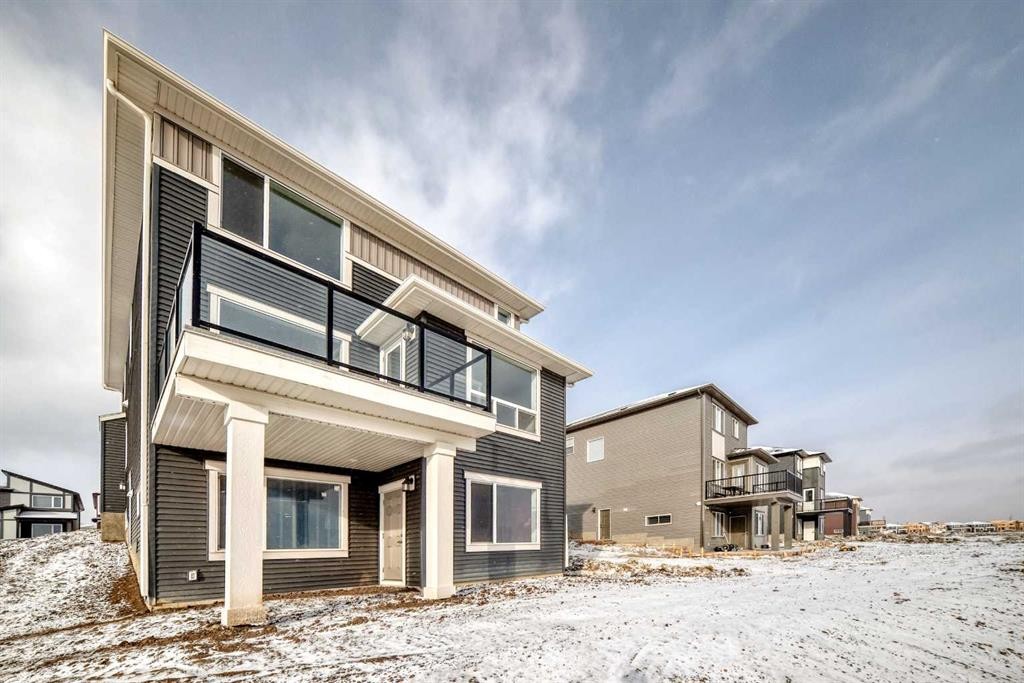 100 Corner Glen Manor Ne, Calgary, AB - Outdoor