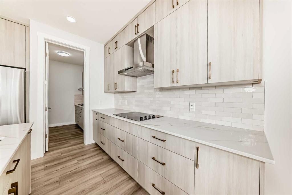 100 Corner Glen Manor Ne, Calgary, AB - Indoor Photo Showing Kitchen