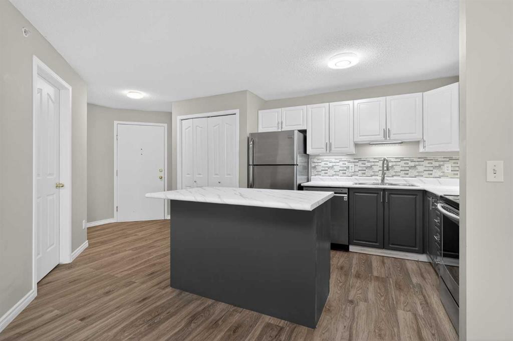 1408-1000 Somervale Court Sw, Calgary, AB - Indoor Photo Showing Kitchen With Upgraded Kitchen