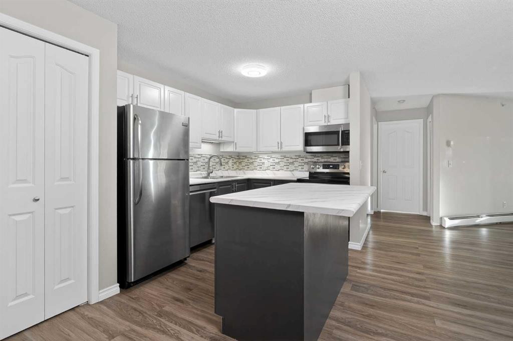 1408-1000 Somervale Court Sw, Calgary, AB - Indoor Photo Showing Kitchen With Stainless Steel Kitchen With Upgraded Kitchen