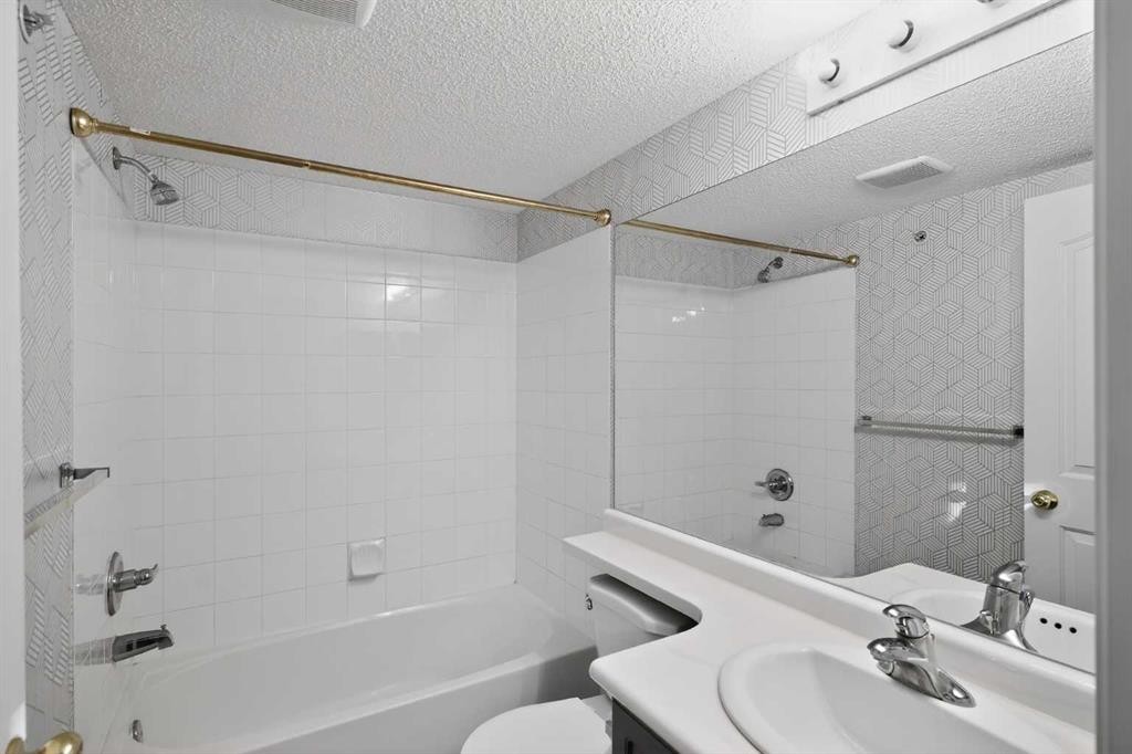 1408-1000 Somervale Court Sw, Calgary, AB - Indoor Photo Showing Bathroom