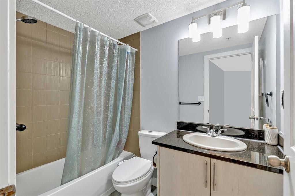 117-7130 80 Avenue Ne, Calgary, AB - Indoor Photo Showing Bathroom