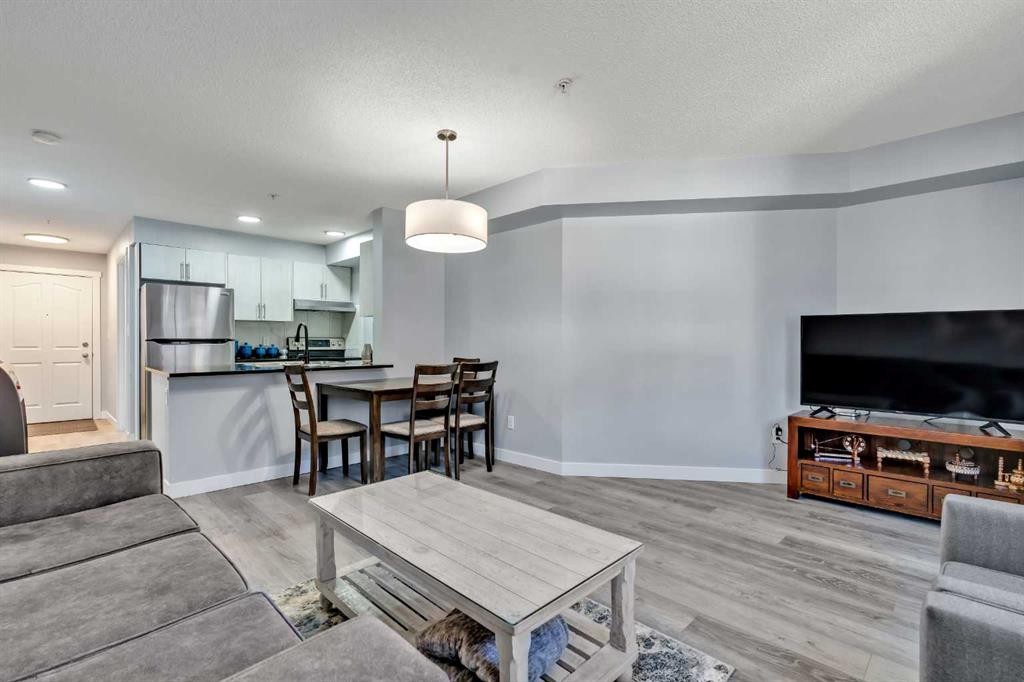 117-7130 80 Avenue Ne, Calgary, AB - Indoor