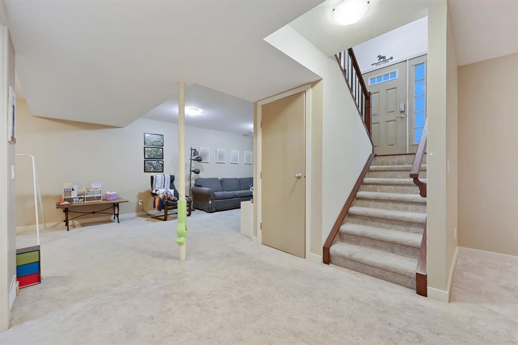 256 Lysander Place Se, Calgary, AB - Indoor Photo Showing Other Room