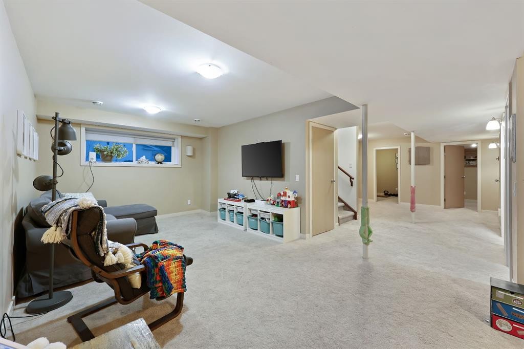 256 Lysander Place Se, Calgary, AB - Indoor