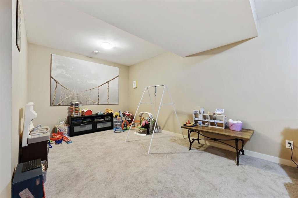 256 Lysander Place Se, Calgary, AB - Indoor Photo Showing Other Room