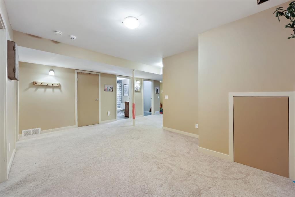 256 Lysander Place Se, Calgary, AB - Indoor Photo Showing Other Room