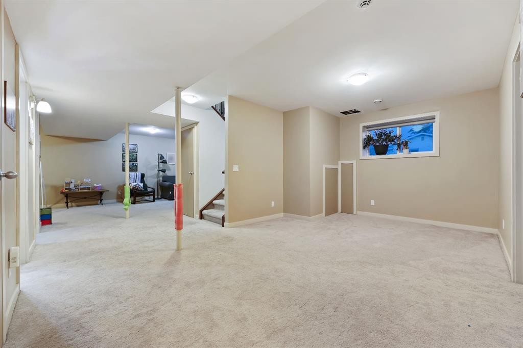 256 Lysander Place Se, Calgary, AB - Indoor