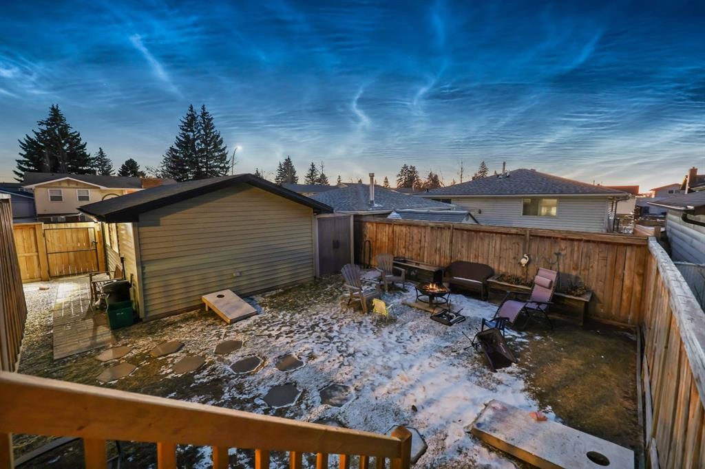 256 Lysander Place Se, Calgary, AB - Outdoor With Deck Patio Veranda