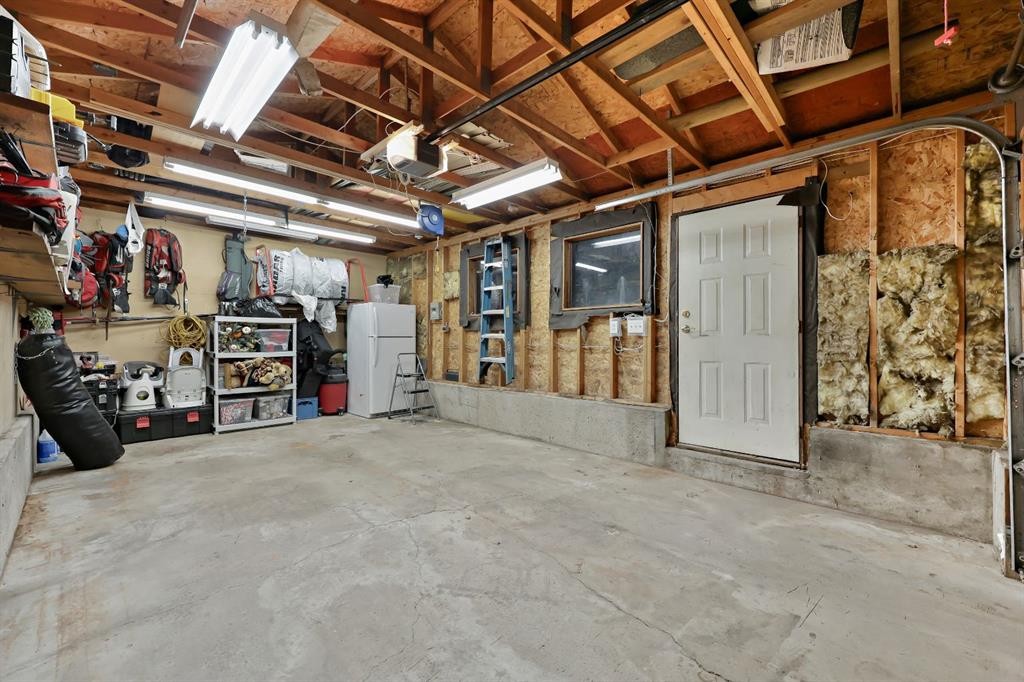 256 Lysander Place Se, Calgary, AB - Indoor