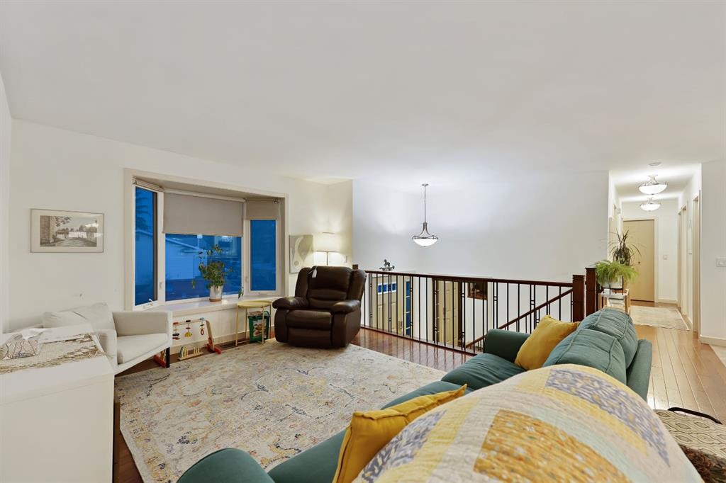 256 Lysander Place Se, Calgary, AB - Indoor Photo Showing Living Room