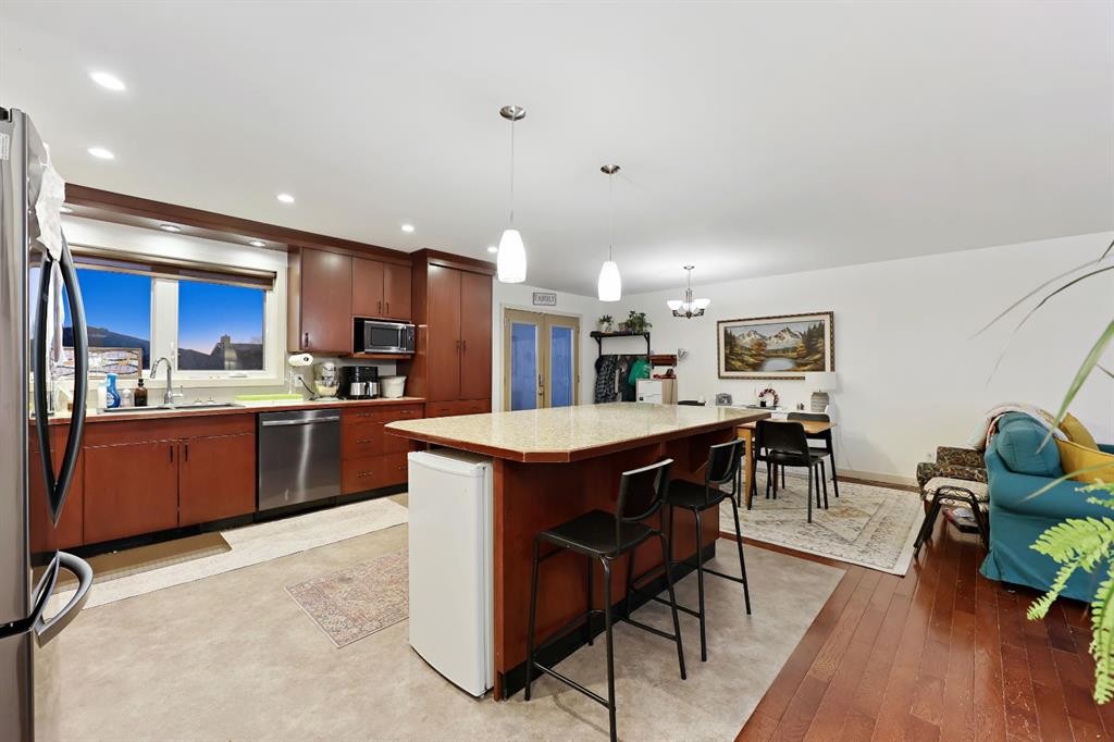256 Lysander Place Se, Calgary, AB - Indoor Photo Showing Kitchen With Upgraded Kitchen