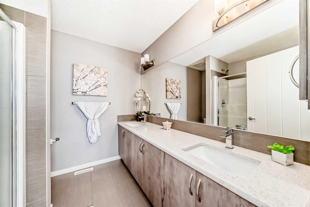 309 Nolanlake Villas Nw, Calgary, AB - Indoor Photo Showing Bathroom