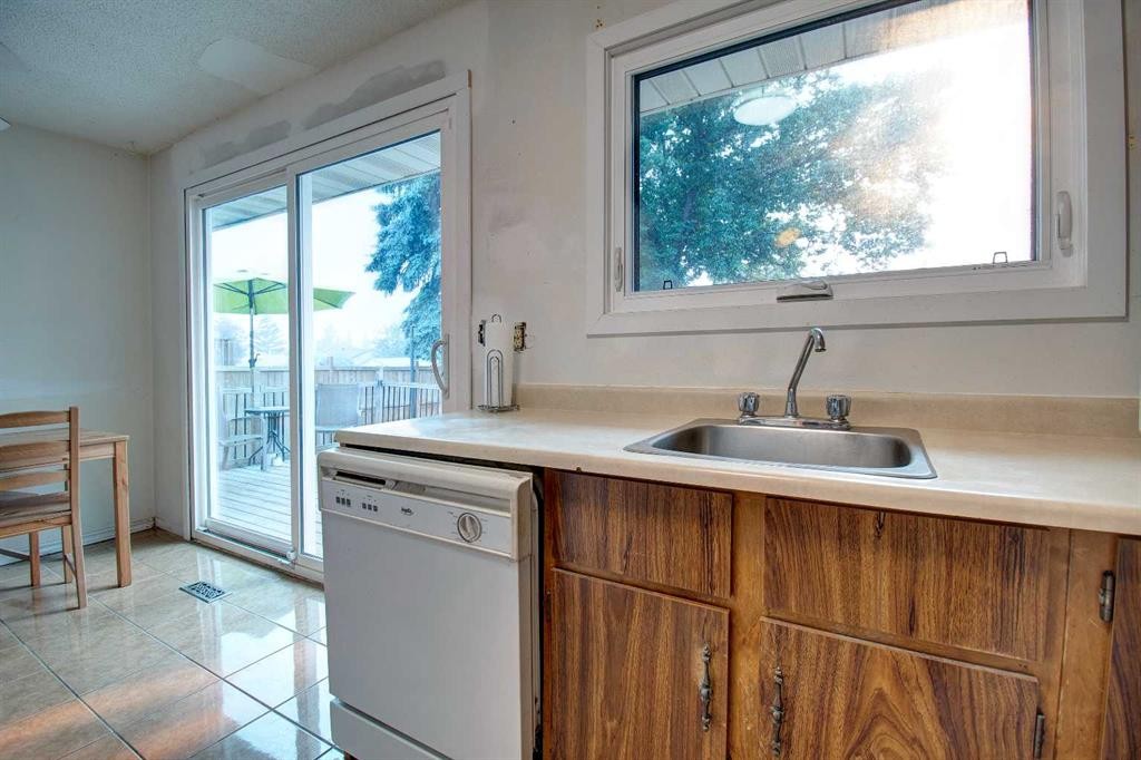 95 Falton Way Ne, Calgary, AB - Indoor Photo Showing Kitchen