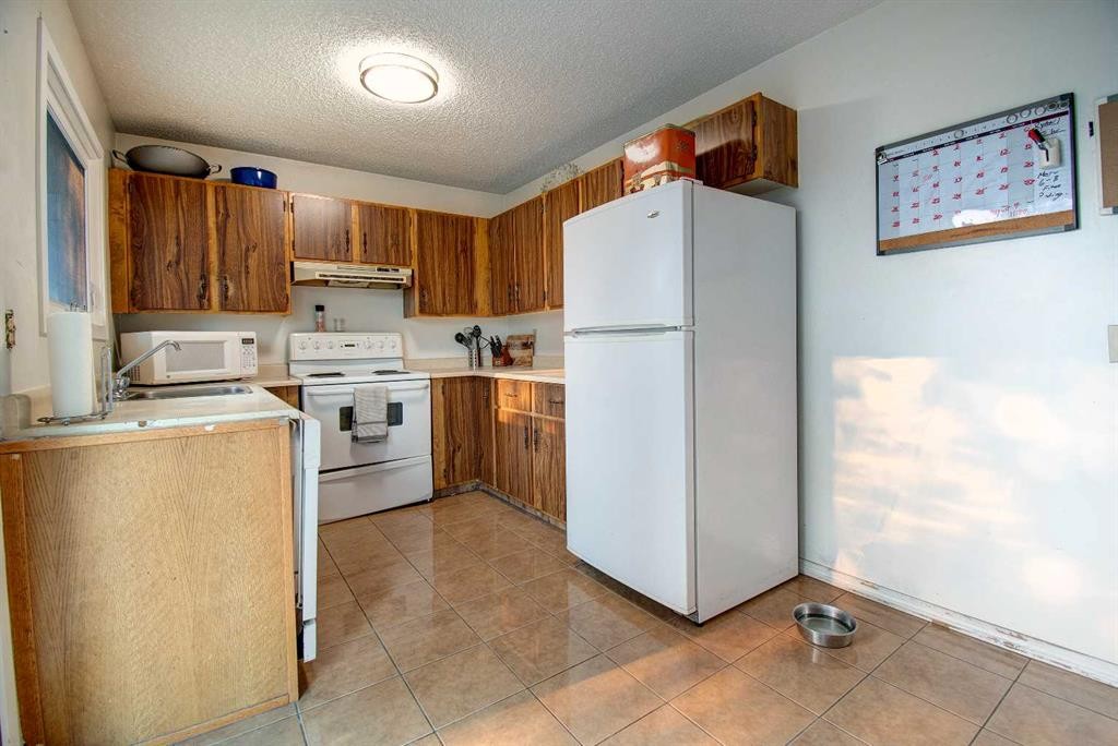 95 Falton Way Ne, Calgary, AB - Indoor Photo Showing Kitchen