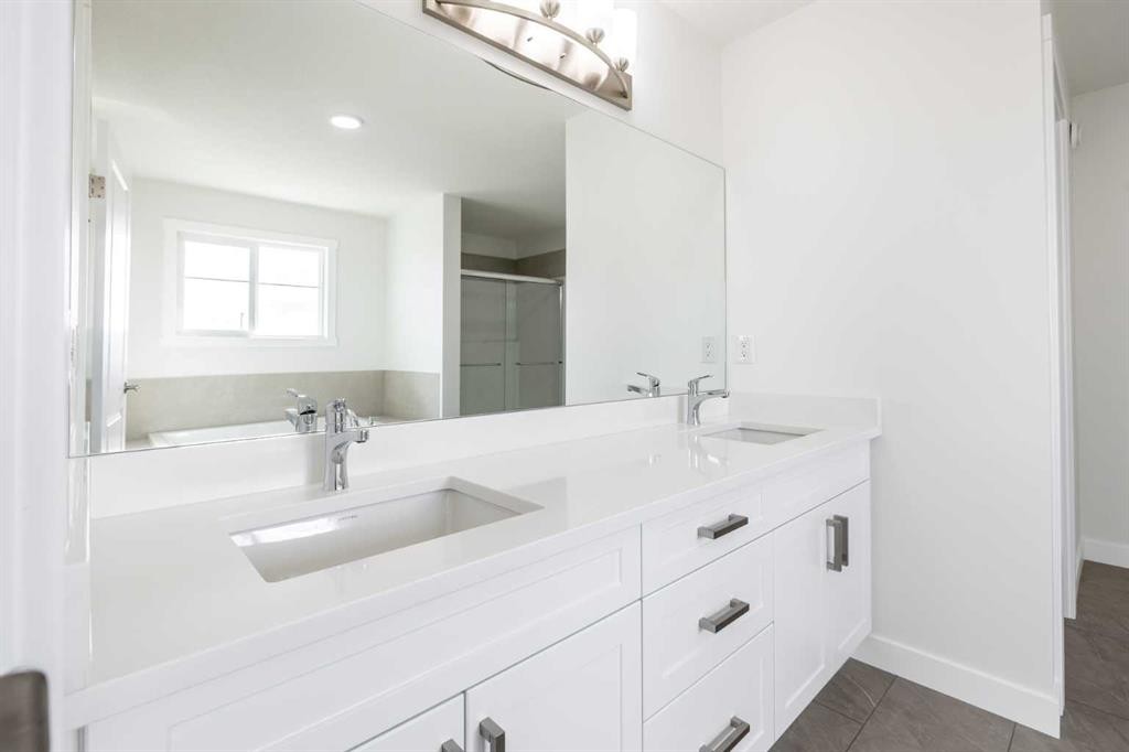 63 Amber View, Balzac, AB - Indoor Photo Showing Bathroom
