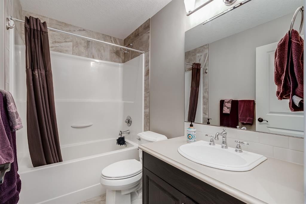 278 Legacy View Se, Calgary, AB - Indoor Photo Showing Bathroom