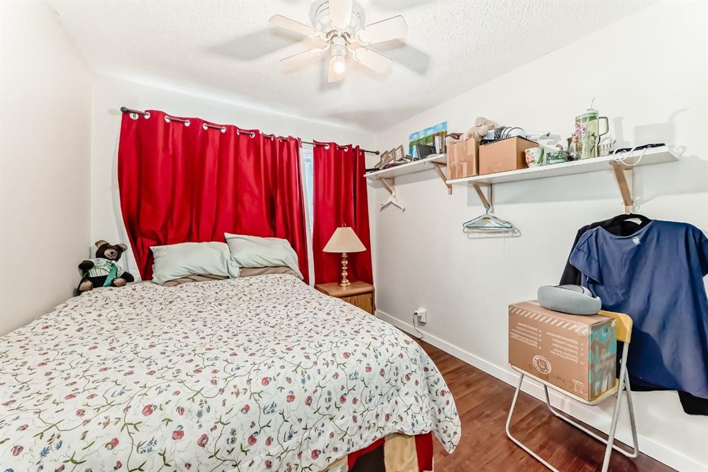 176 Hendon Drive Nw, Calgary, AB - Indoor Photo Showing Bedroom
