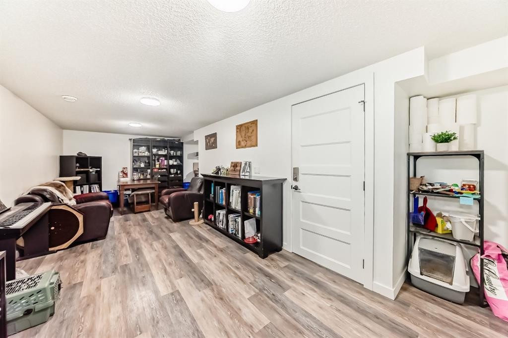 176 Hendon Drive Nw, Calgary, AB - Indoor