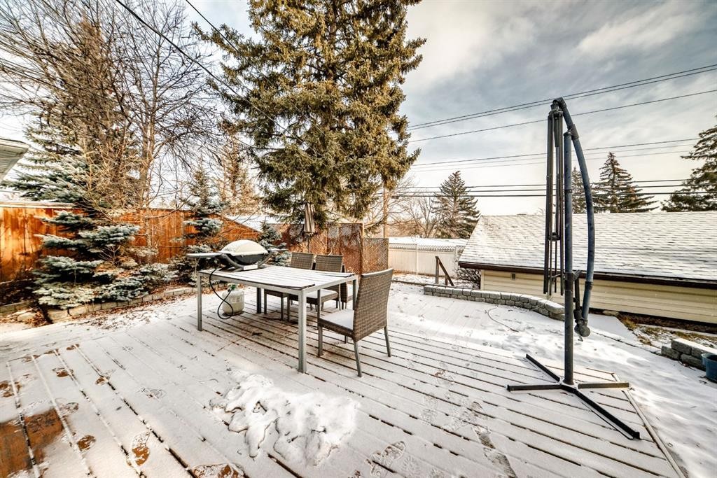 176 Hendon Drive Nw, Calgary, AB - Outdoor