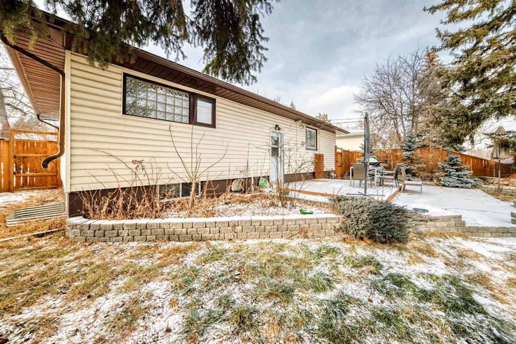 176 Hendon Drive Nw, Calgary, AB - Outdoor
