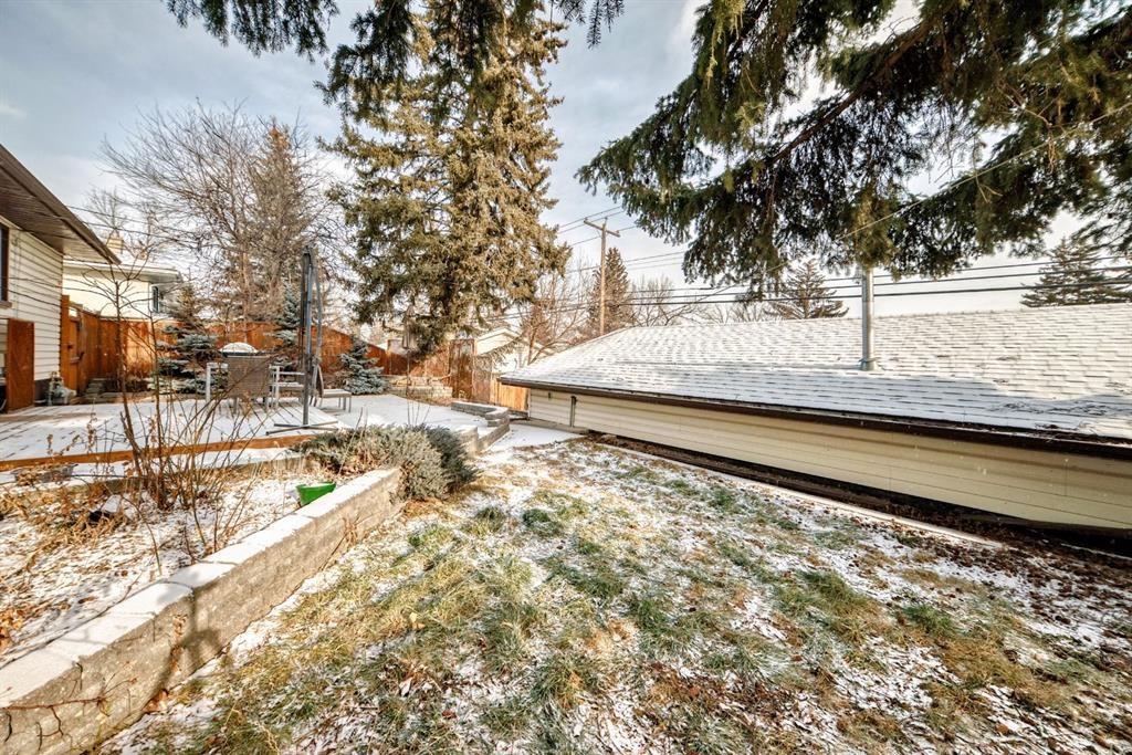 176 Hendon Drive Nw, Calgary, AB - Outdoor
