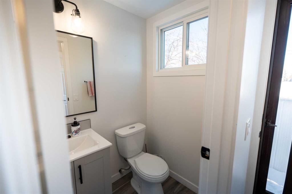 6223 Penedo Way Se, Calgary, AB - Indoor Photo Showing Bathroom