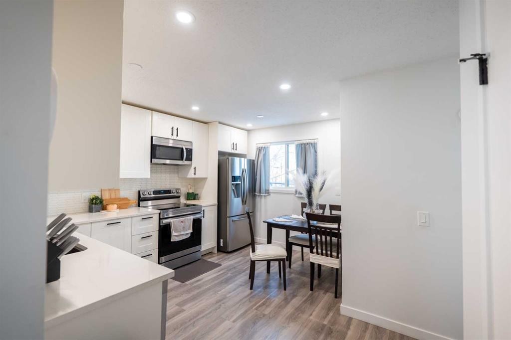 6223 Penedo Way Se, Calgary, AB - Indoor Photo Showing Kitchen With Upgraded Kitchen